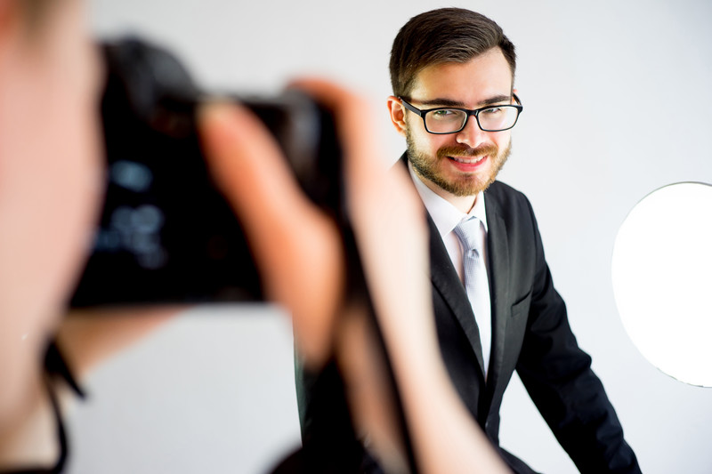 Taking a good dating profile picture